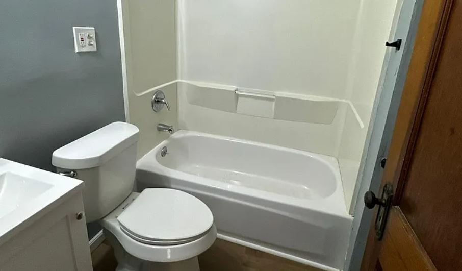 Photo of Two units available for rent in the North Collingwood near the Art district.