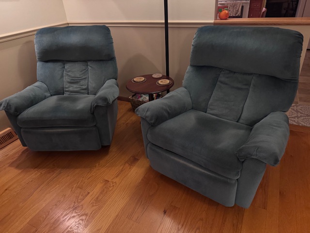 Photo of 2 Franklin recliners - Free to good home